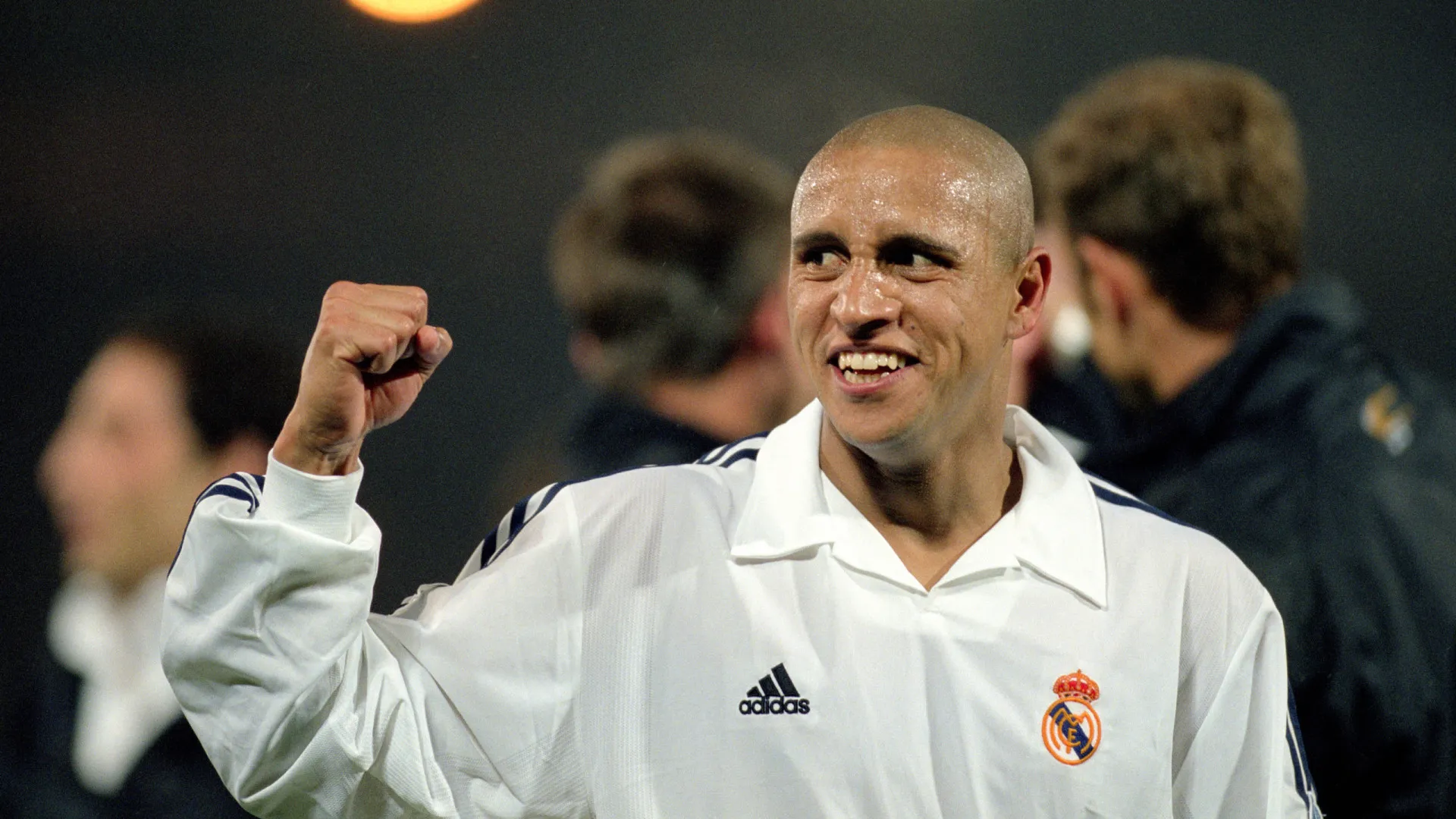 Ex-lateral Roberto Carlos passa por cirurgia no coração, diz jornal espanhol