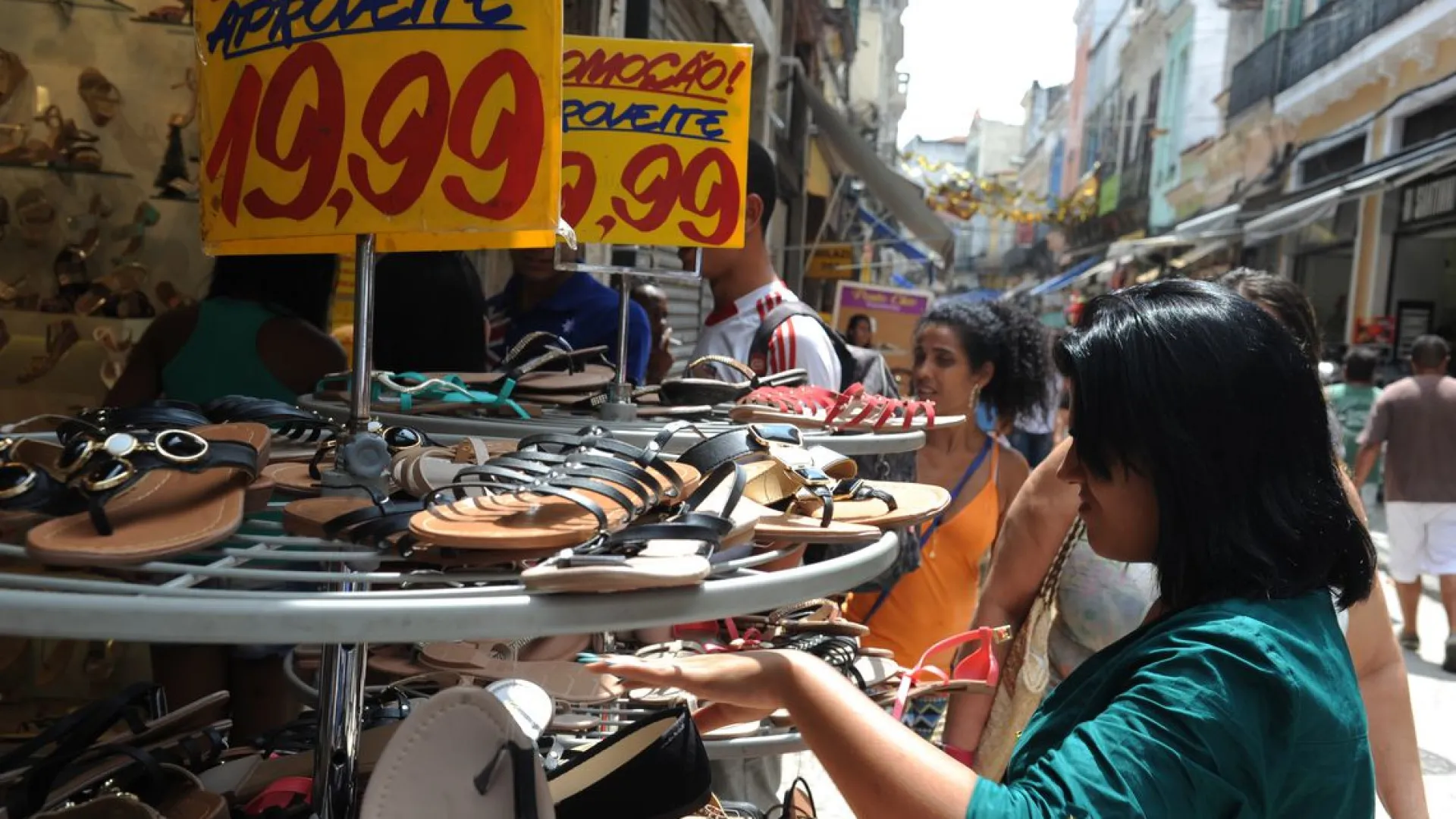 Medianas das previsões para IPCA de 2025 e de 2026 recuam na pesquisa Firmus do BC