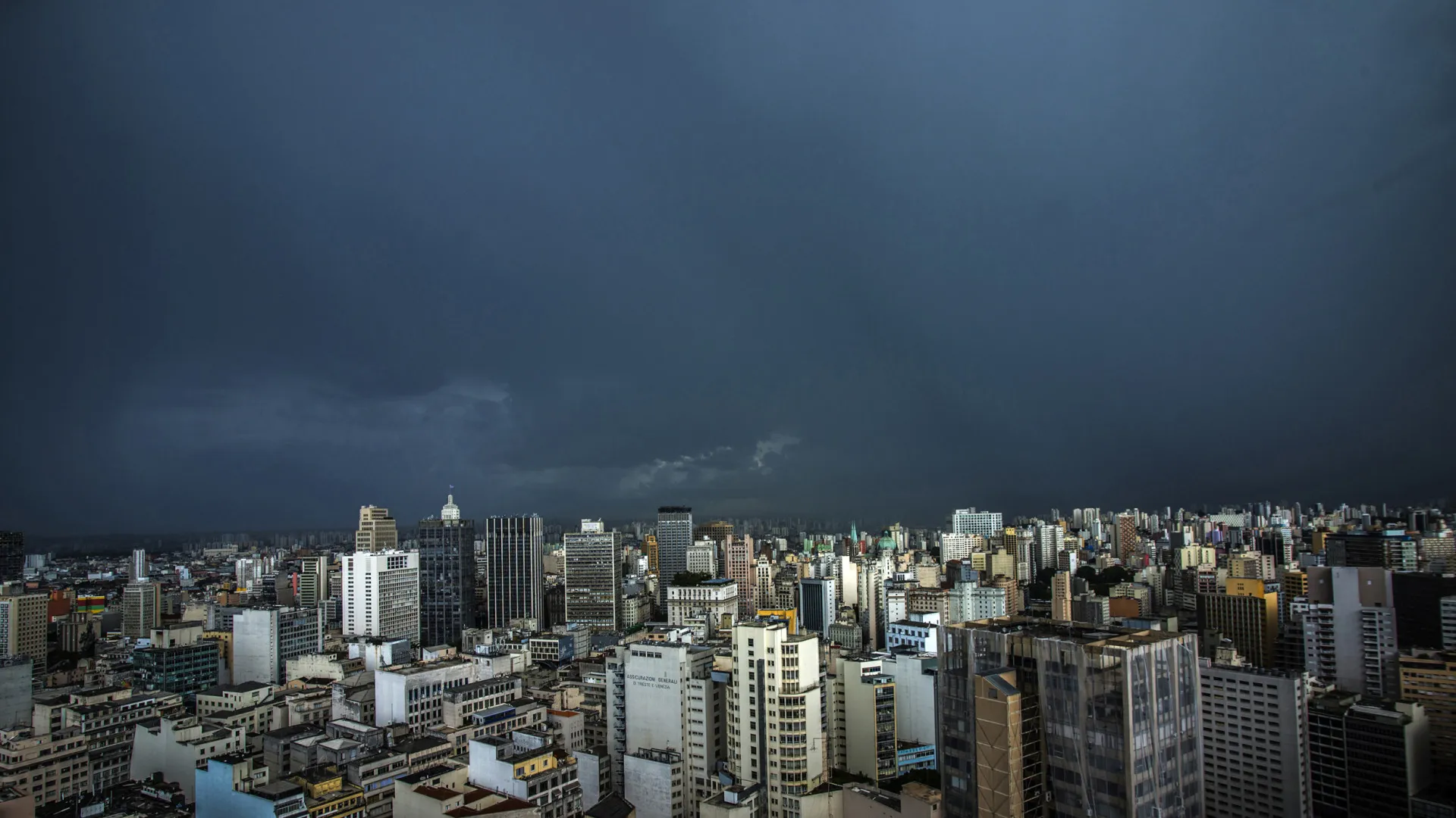 Calor e chuva Veja como fica o tempo na virada em São Paulo