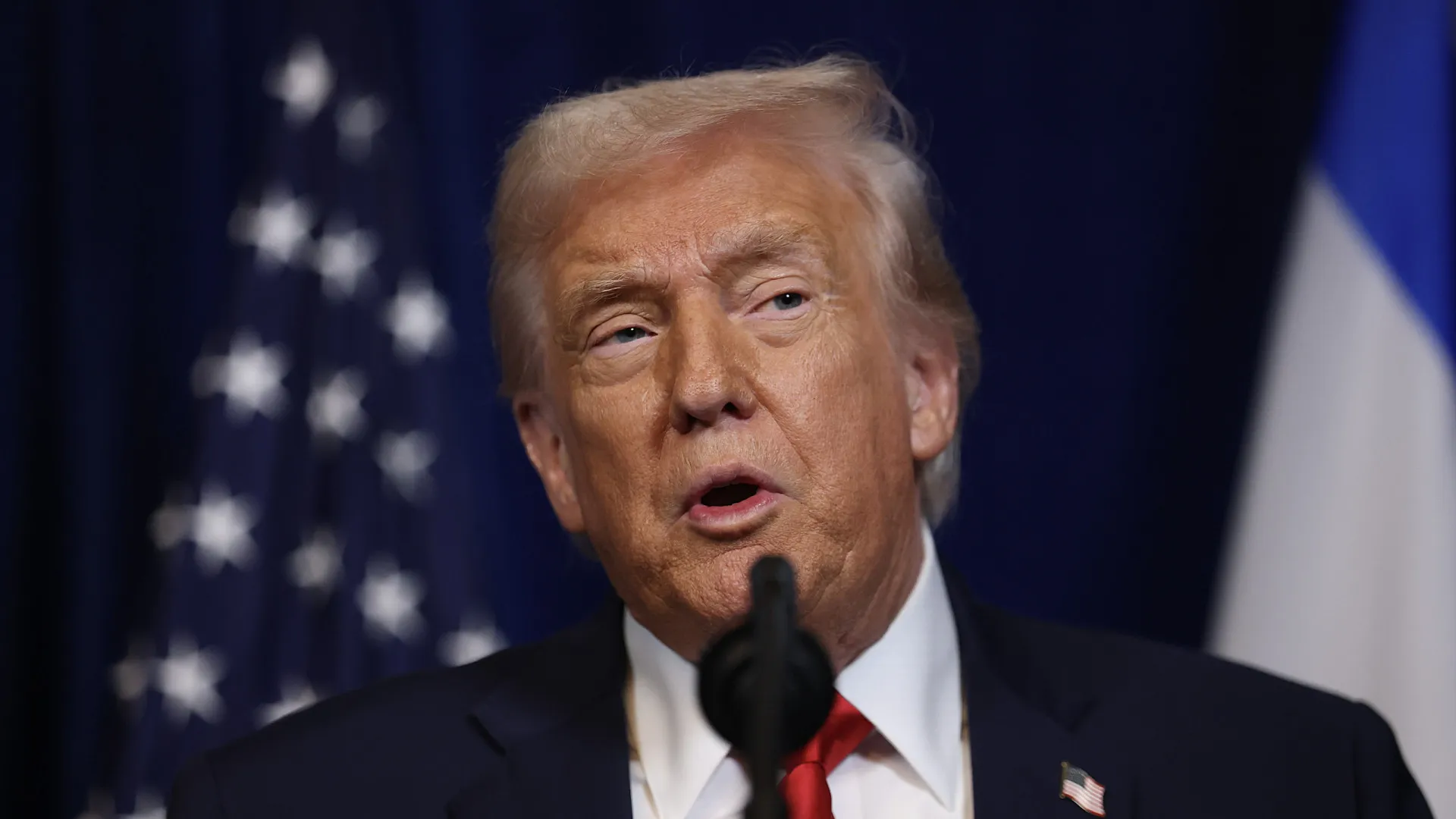 EUA deixa aviso em português: “Se roubar, Trump vai te mandar de volta”