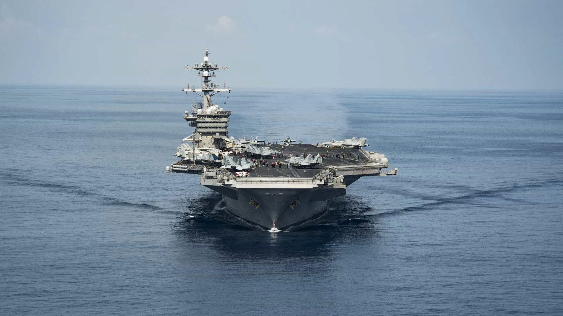 EUA mobilizam dois porta-aviões para manter pressão sobre o Irã