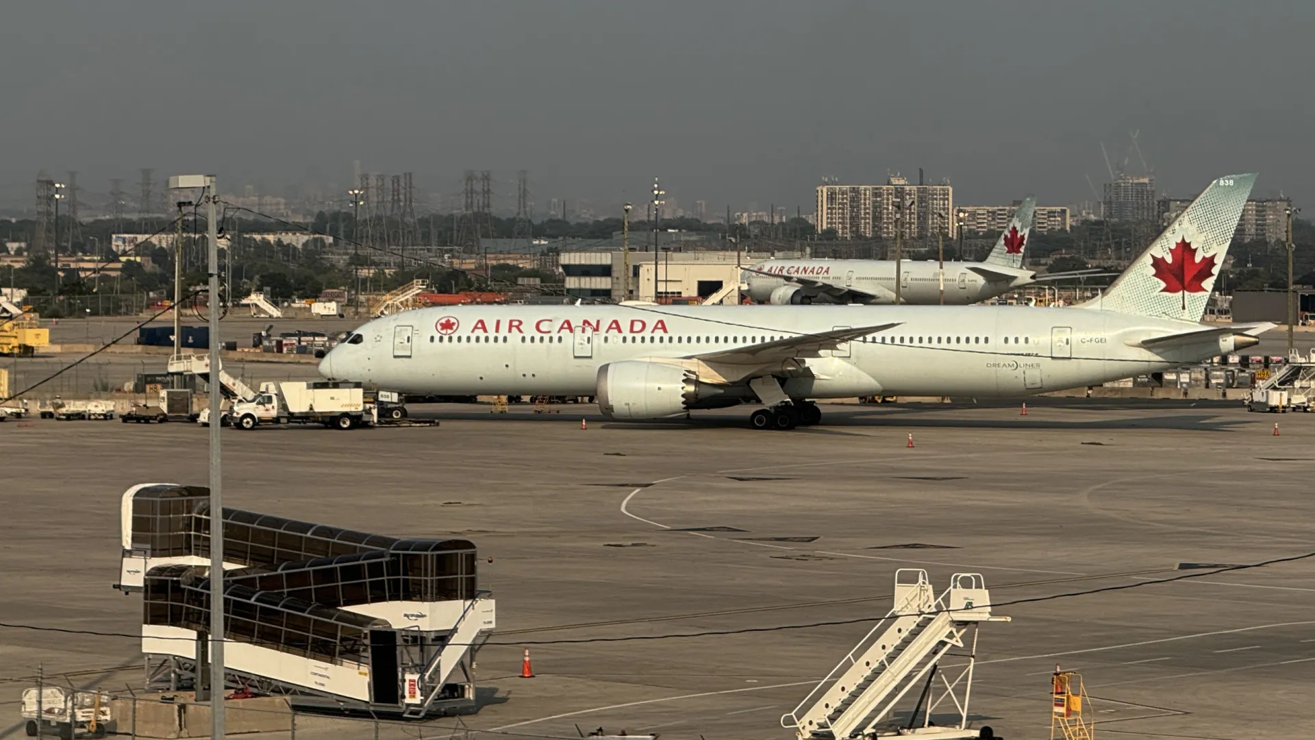 Homem fica preso no porão de avião e passageiros ouvem gritos