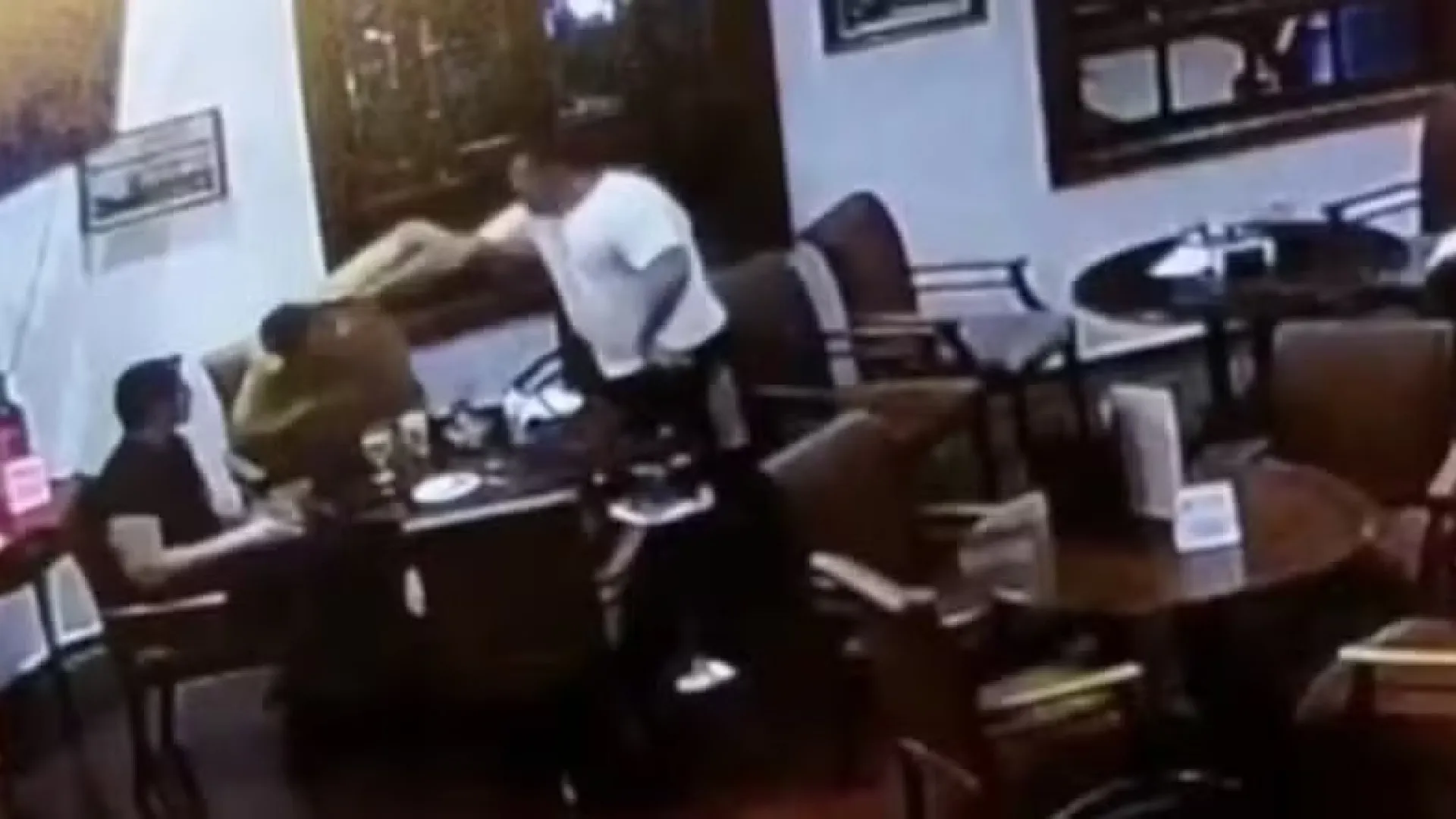 Médico que matou colegas após discussão diz que foi a restaurante levando arma na bolsa