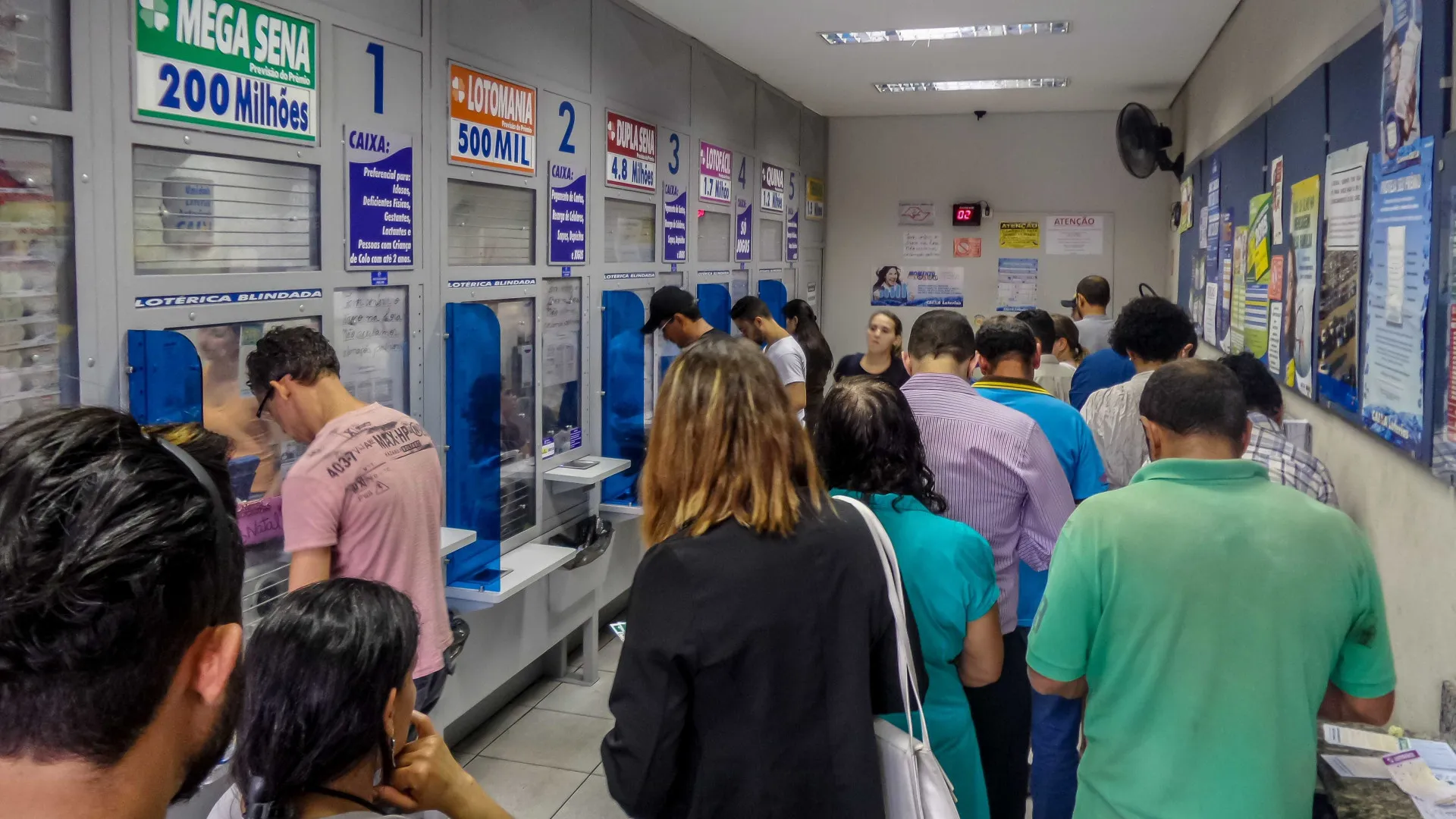 Mega da Virada sorteia prêmio histórico de R$ 1 bilhão nesta quarta-feira