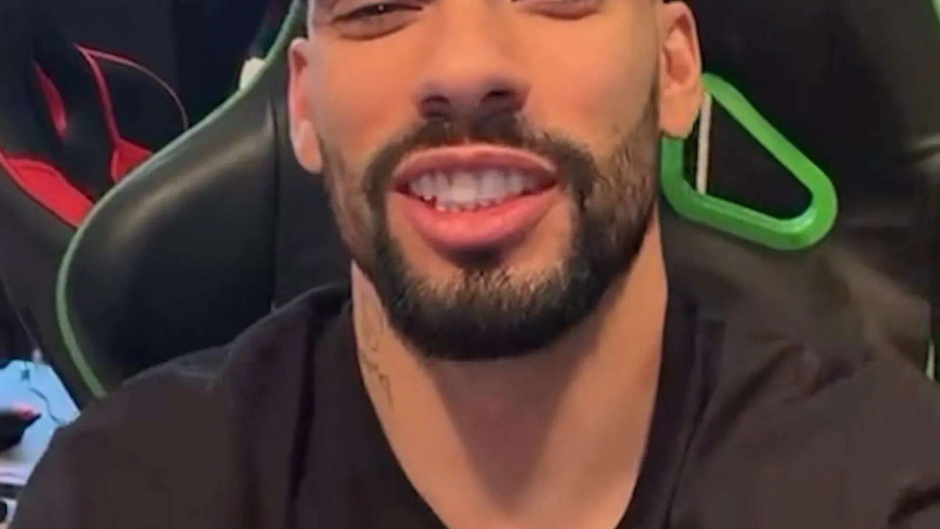 Paquetá chora na chegada ao Rio de Janeiro; veja