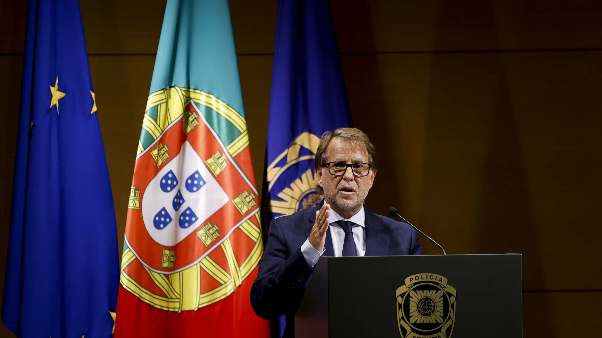 Portugal prende 37 em operação contra neonazistas que atacaram brasileiros