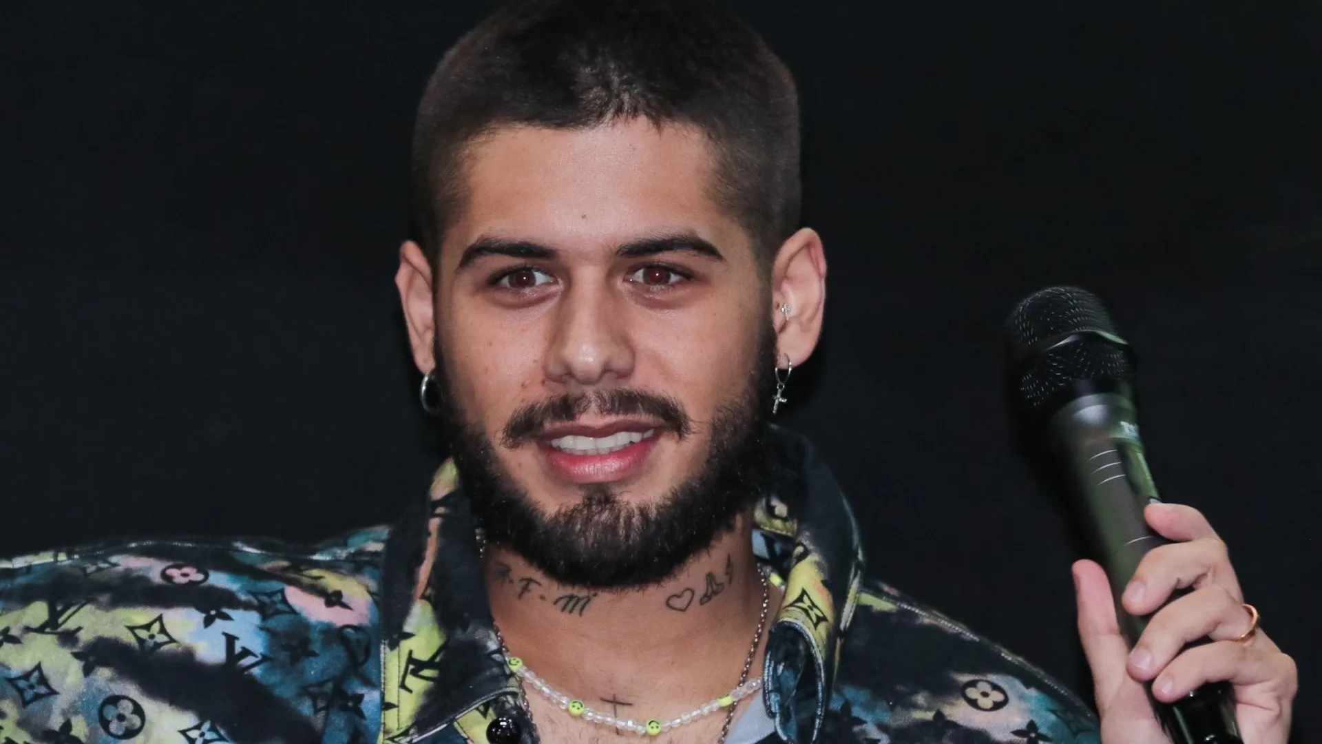 Zé Felipe desiste de tratamento ao saber que seria feito "via ânus"