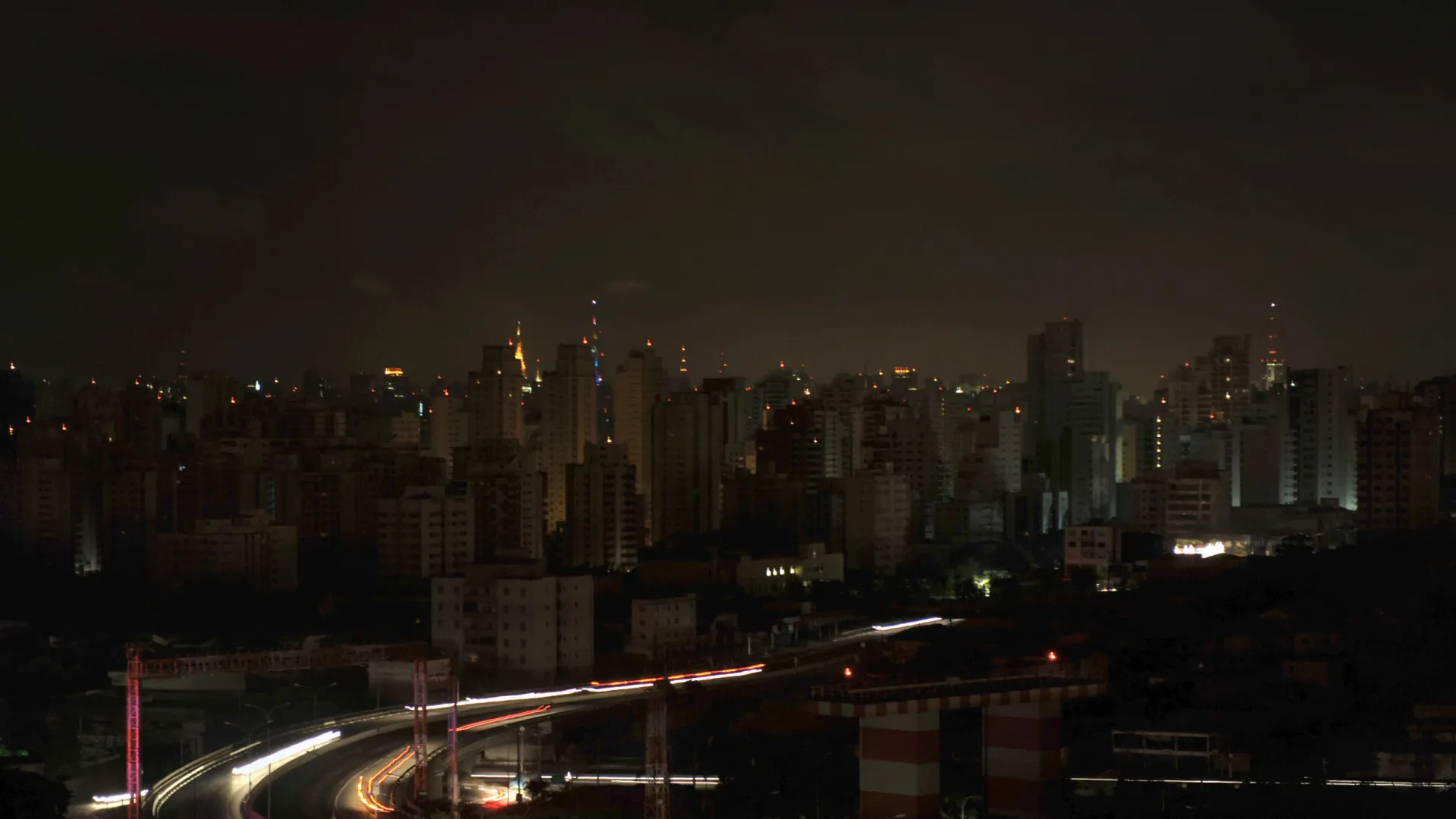 Apagão atinge região central de SP e deixa 19 mil sem luz; não há previsão de retorno