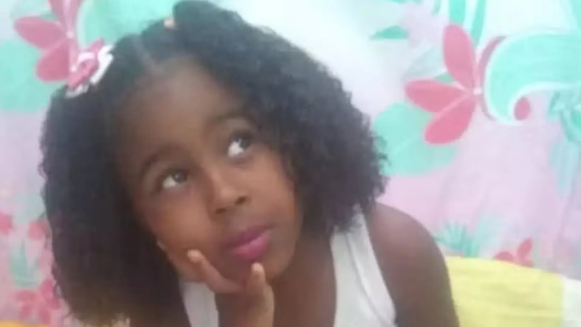 Homem atira em carro após discussão e mata criança no RJ