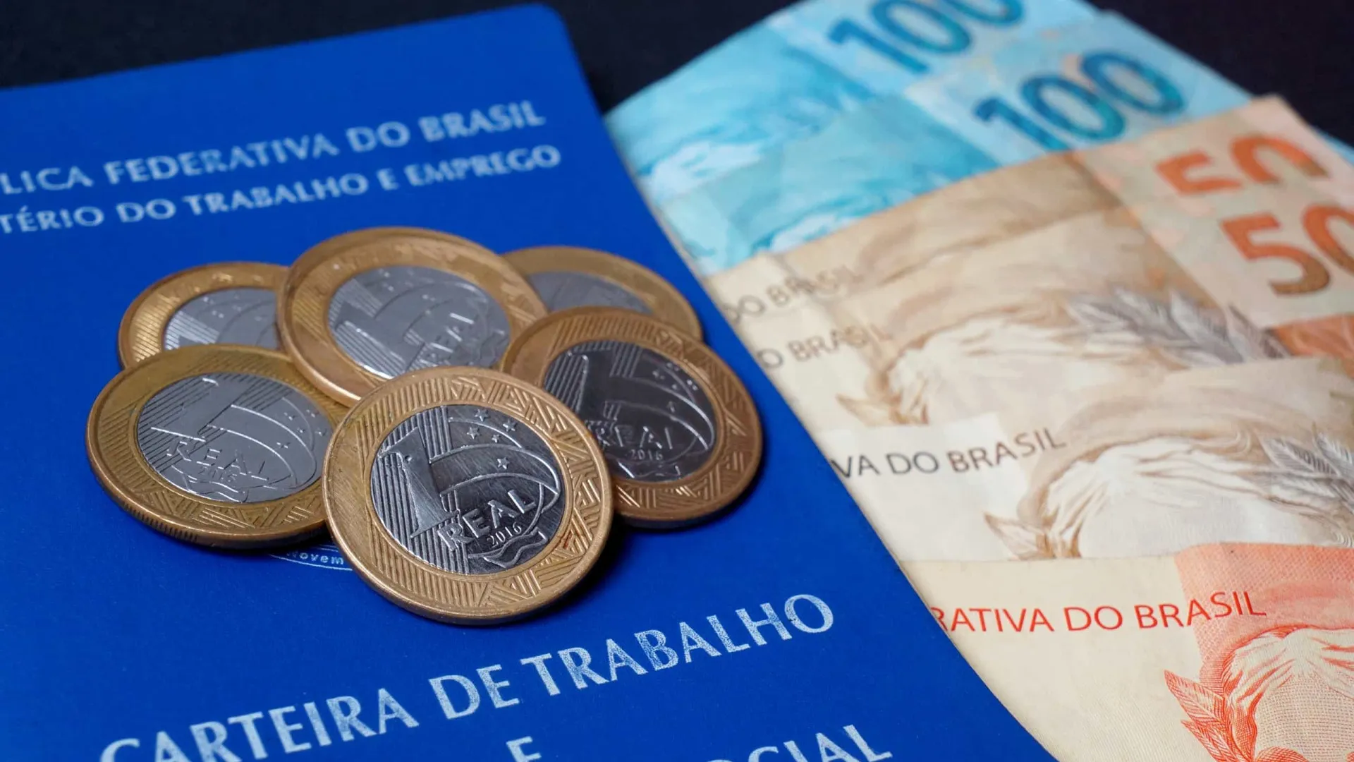 Salário de admissão bate recorde com apagão de mão de obra e alta do mínimo