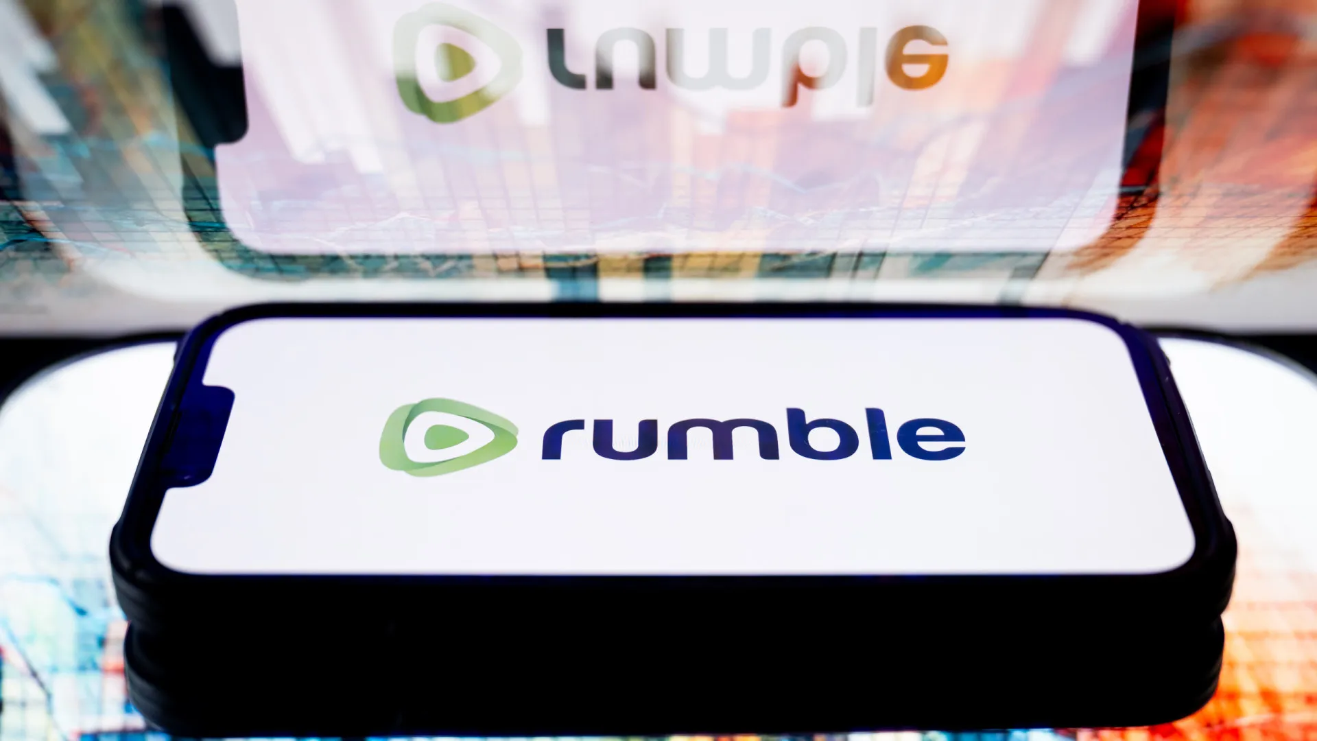 Um ano após bloqueio, rede social Rumble volta a funcionar no Brasil