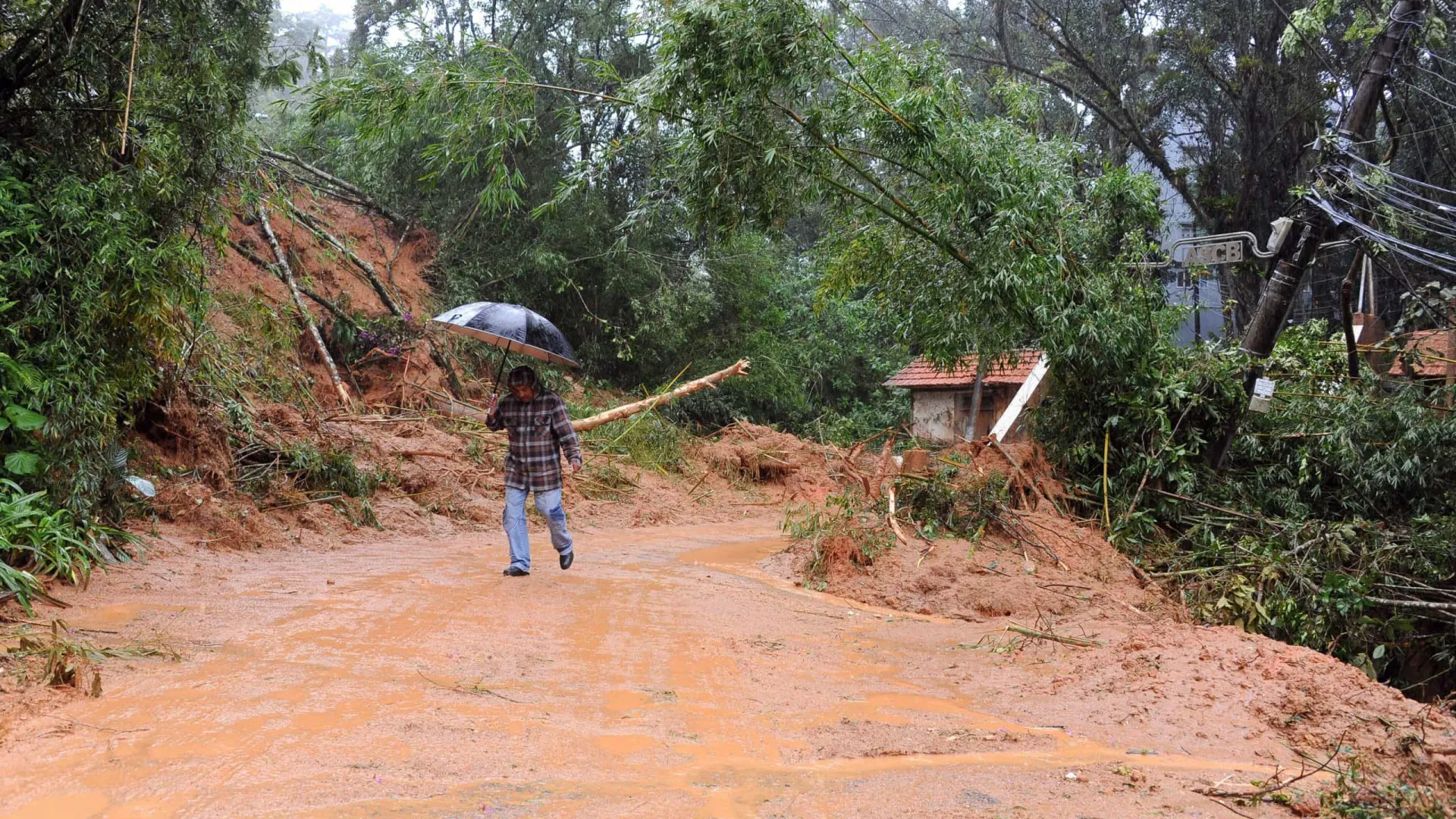 Chuvas deixam mais de 20 mortos em Minas Gerais, 16 só em Juiz de Fora