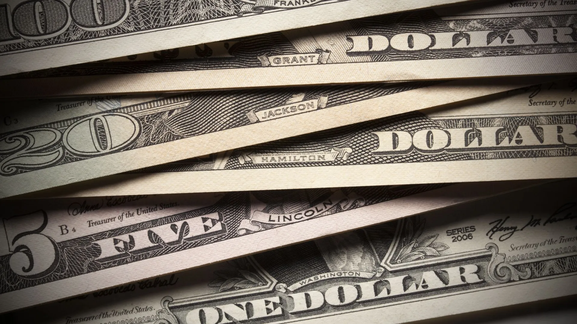 Dólar fecha em forte alta e vai a R$ 5,31, com EUA e guerra no Irã no radar; Bolsa cai