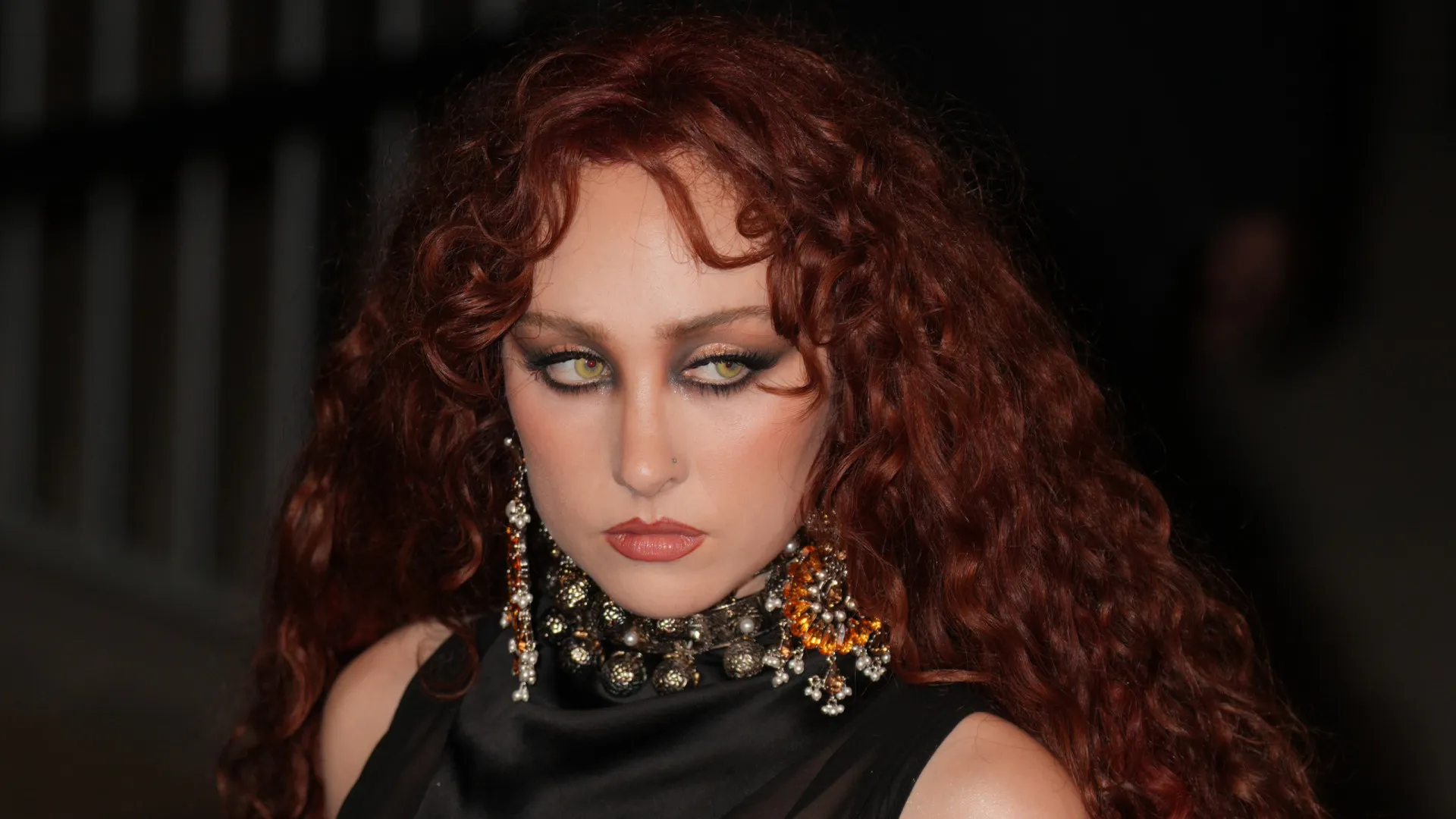 Equipe de Chappell Roan volta a negar responsabilidade por incidente com filha de Jude Law