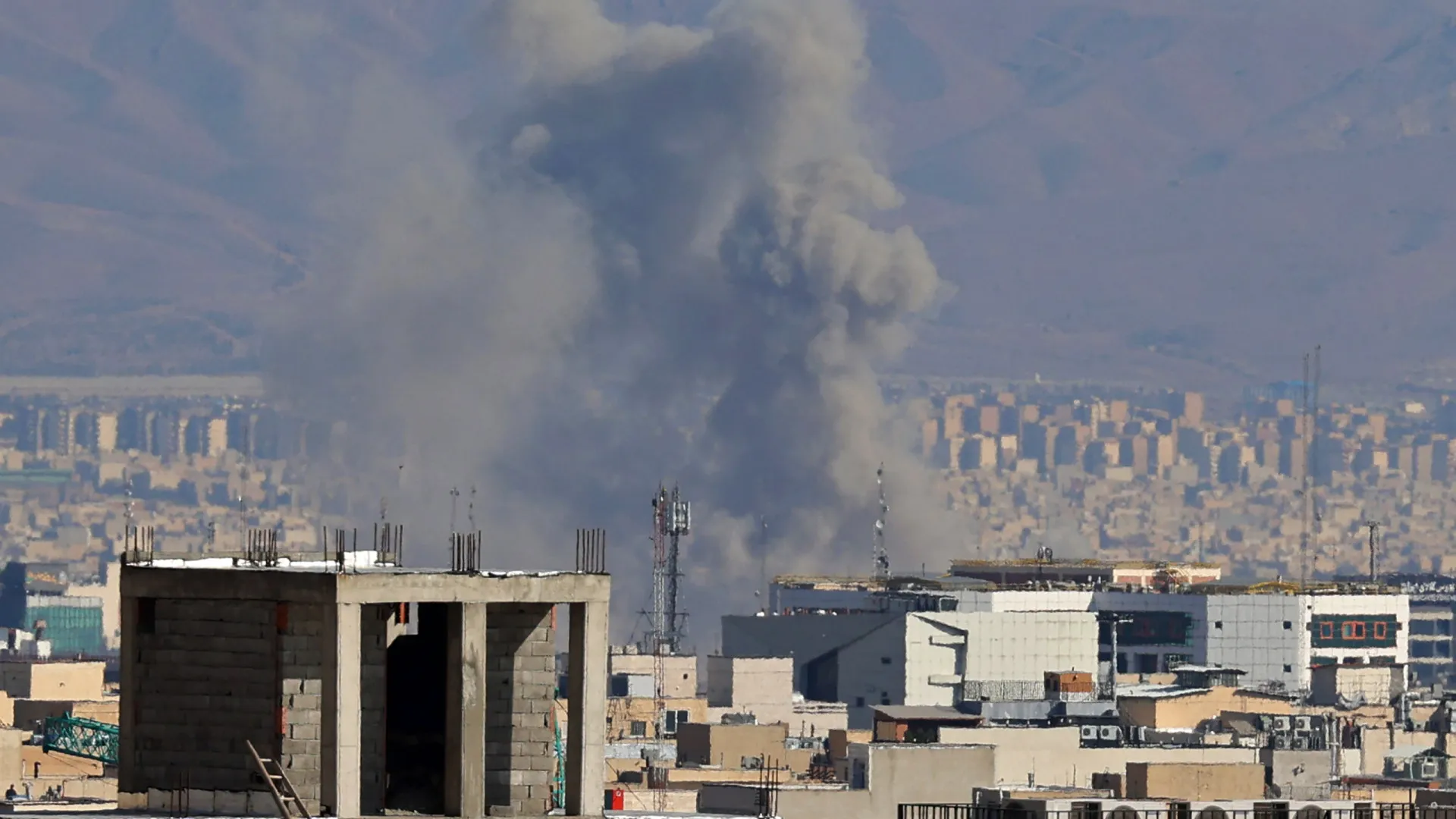 Guerra no Oriente Médio impulsiona renda fixa e pressiona Bolsas
