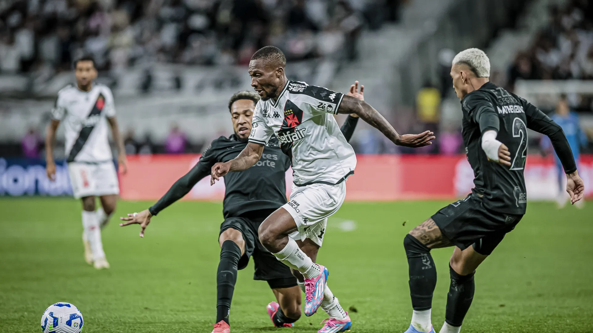 Vasco visita Cruzeiro em mais um duelo com um campeão estadual no Brasileirão