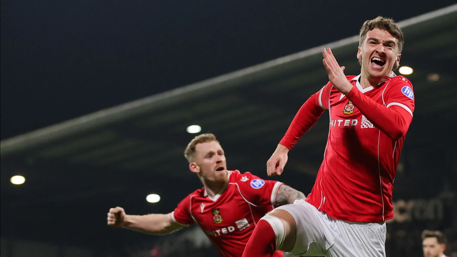 Wrexham vive conto de fadas hollywoodiano e sonha com a Premier League