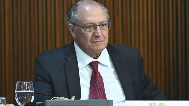 Alckmin recorre a ganho de produtividade com mais tecnologias para justificar fim da 6×1