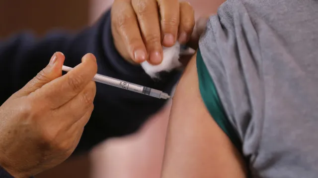 Anvisa amplia uso de vacina contra bronquiolite para maiores de 18 anos