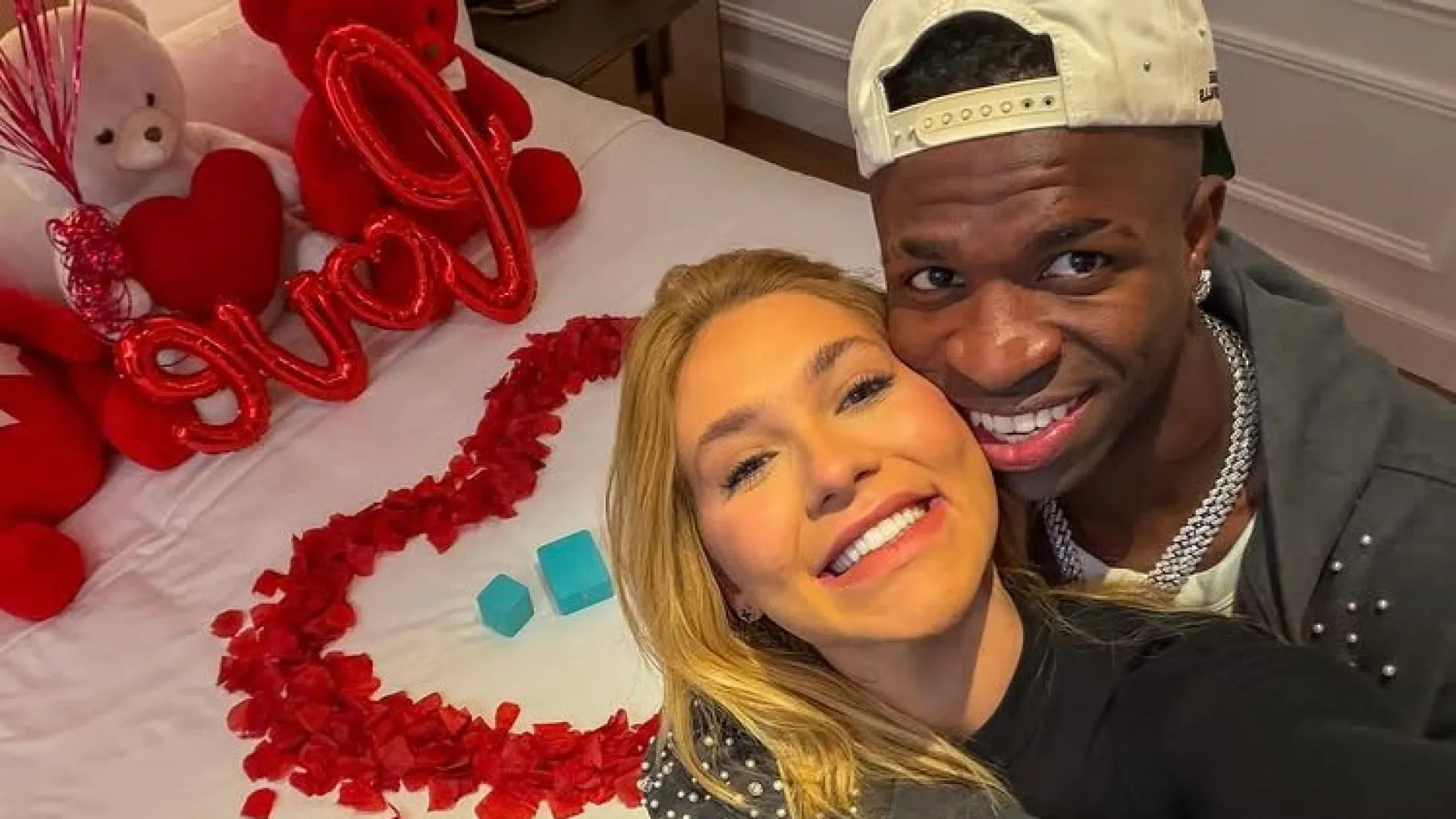 ‘Apaixonado por você’, diz Vini Jr. a Virginia após rumores de crise