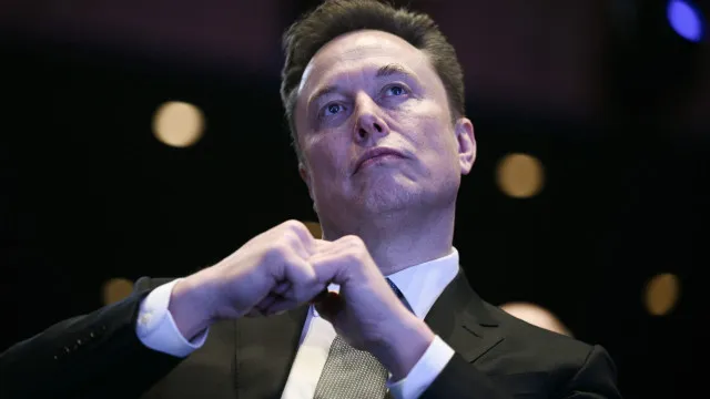 Musk chama Sánchez de “traidor” e ataca política migratória da Espanha