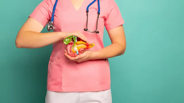 Quais os principais sintomas de uma pancreatite? E como preveni-la