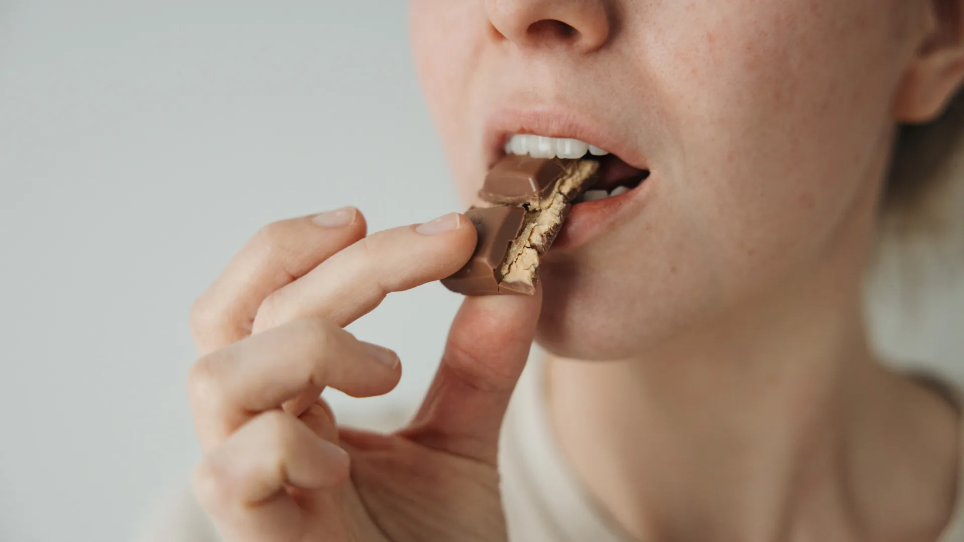 Qual é a melhor hora para comer doces? Nutricionista explica