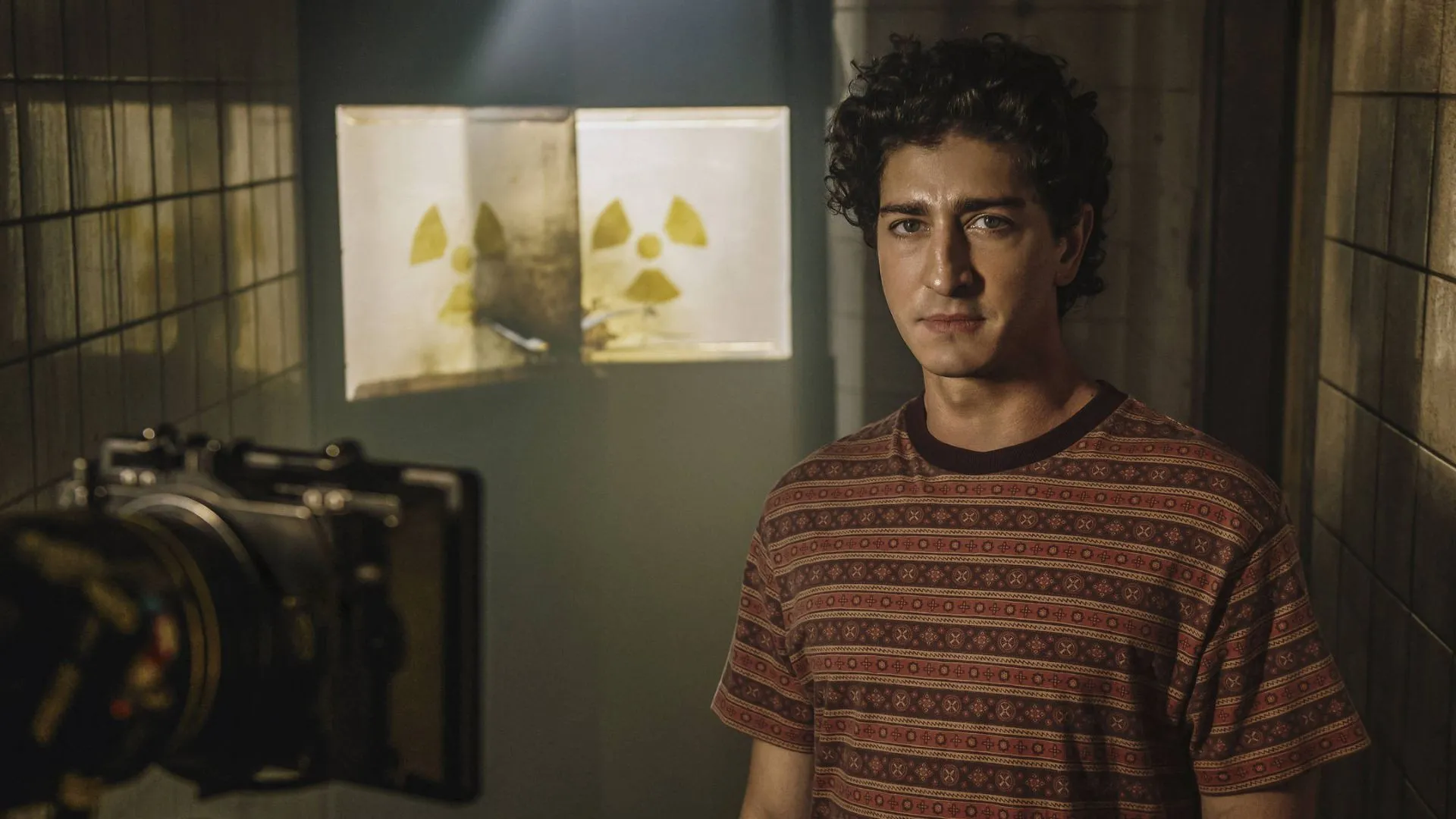 Série brasileira ‘Emergência Radioativa’ lidera ranking global da Netflix