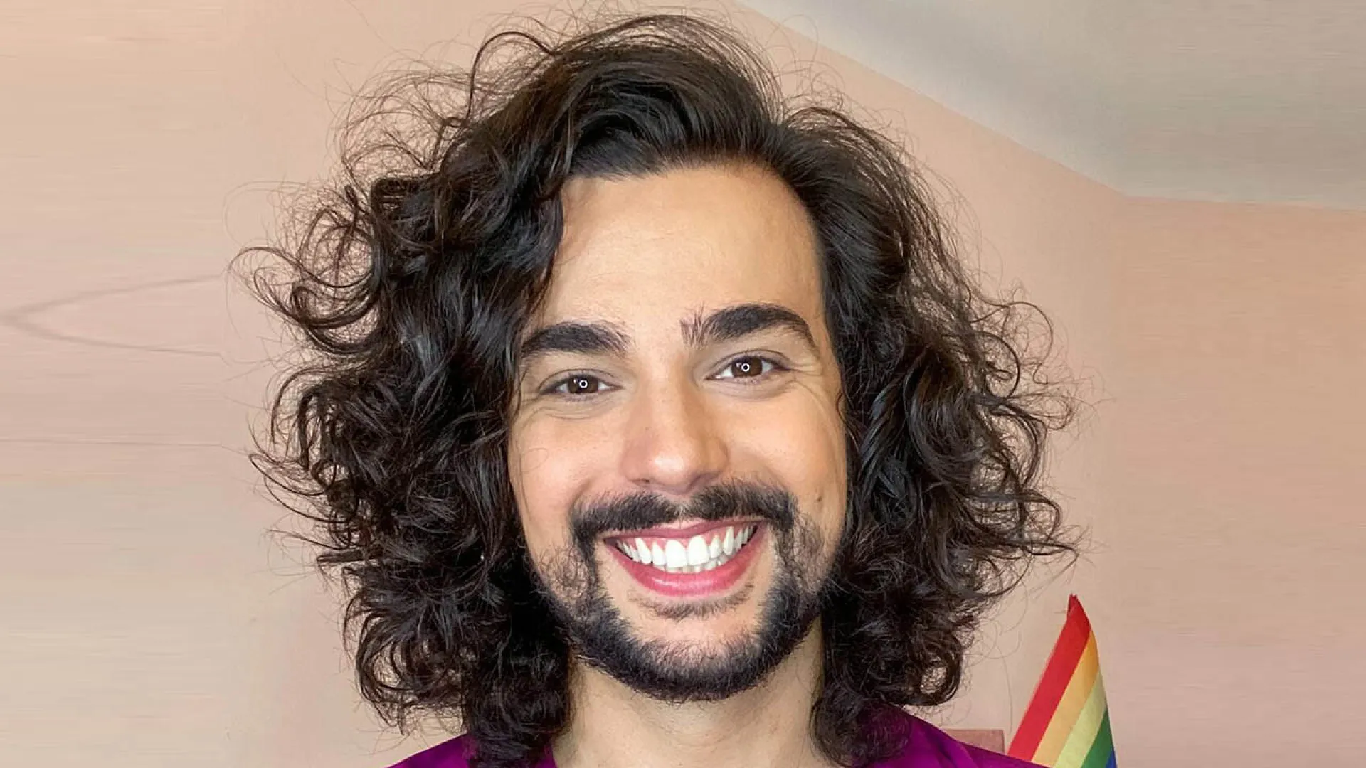 Vitor diCastro fala de luto após término de relação gay em peça: ‘Exatamente o que eu vivi’