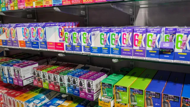 De olho nos jovens, indústria do tabaco tenta liberar aditivos de sabor e aroma, alerta Inca