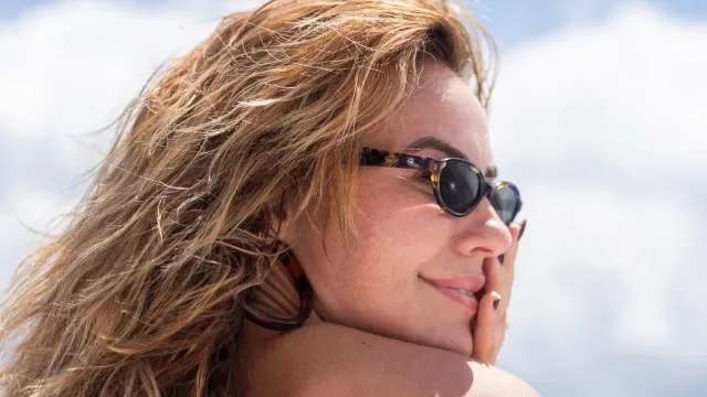 Paolla Oliveira posta fotos de fio dental na Itália e ‘massacra’ a web