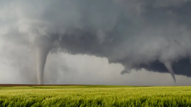 Tornados atingem Texas e deixam dois mortos, feridos e rastro de destruição