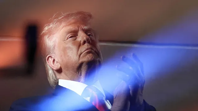 TV: Trump promoveu mais de 20 empresas dias depois de comprar ações delas