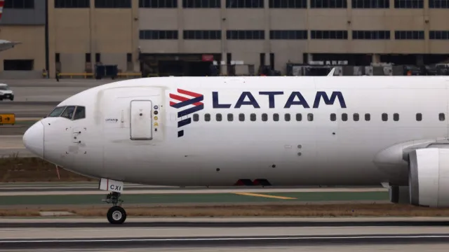 Passageira é retirada de voo e chama piloto da LATAM de ‘negro racista’