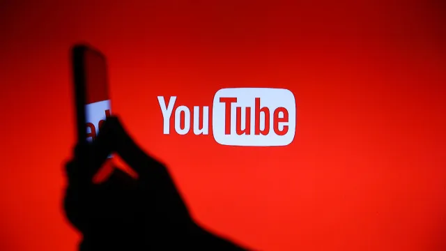 AGU notifica YouTube sobre vídeos de médicos falsos gerados por IA