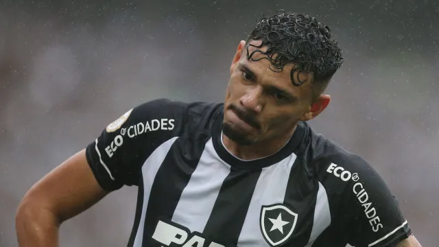 Tiquinho ‘volta no tempo’ e Botafogo bate Chapecoense na 1ª vitória de Tite